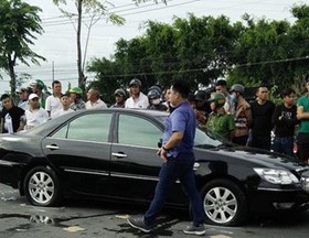 Hôm nay, nhóm Giang '36' bao vây, chặn xe ô tô công an ra tòa