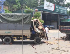 Phú Thọ: Tông vào xe đang đỗ khiến vợ tử vong, con trọng thương