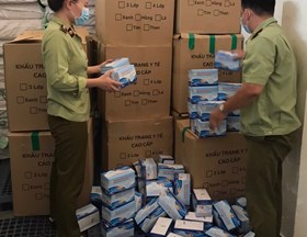 Phú Yên: Tạm giữ 48.500 khẩu trang y tế không rõ nguồn gốc