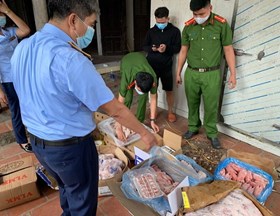 Tạm giữ gần 3.000 kg thực phẩm không rõ nguồn gốc tại Hà Nội